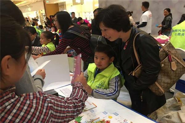 在活动中学习独立，在游戏中学会关爱